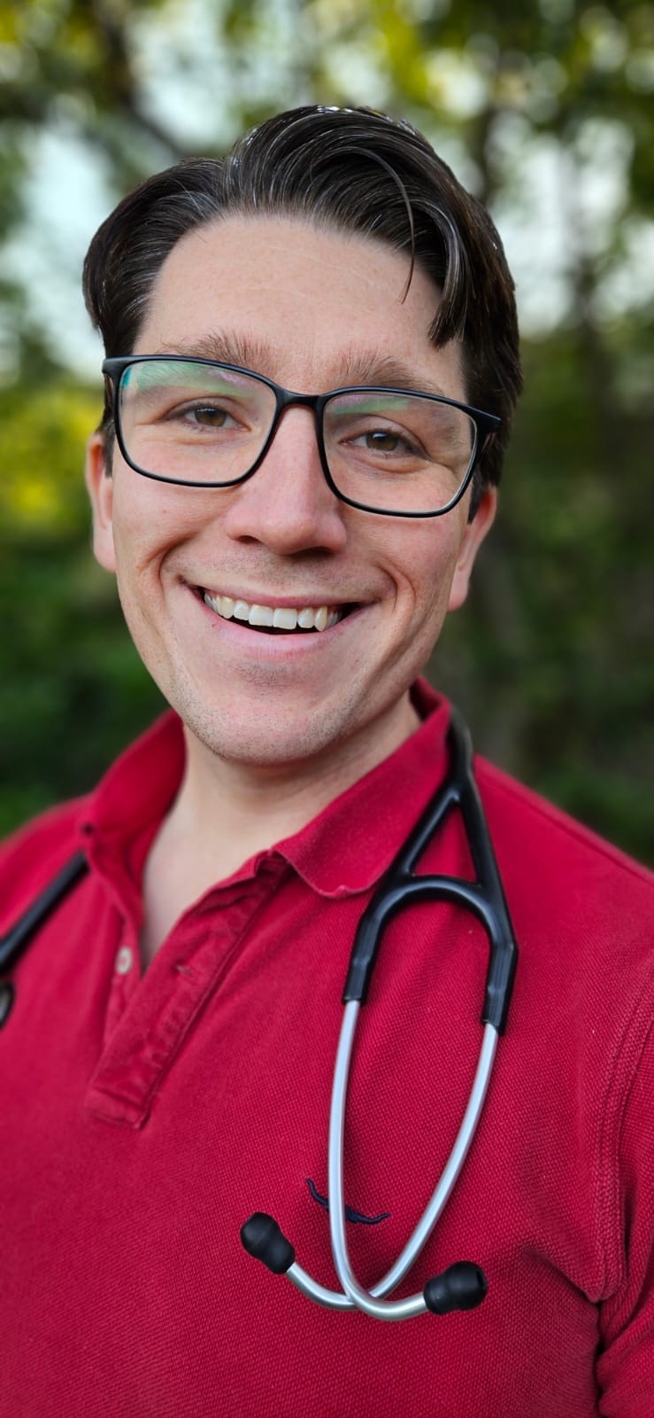 Dr Cameron Nottingham in clinic